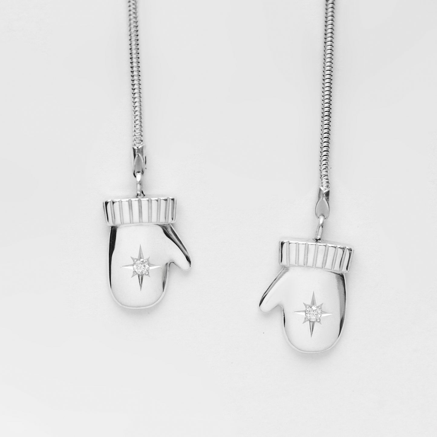 Кольє "Рукавички" з муасанітами